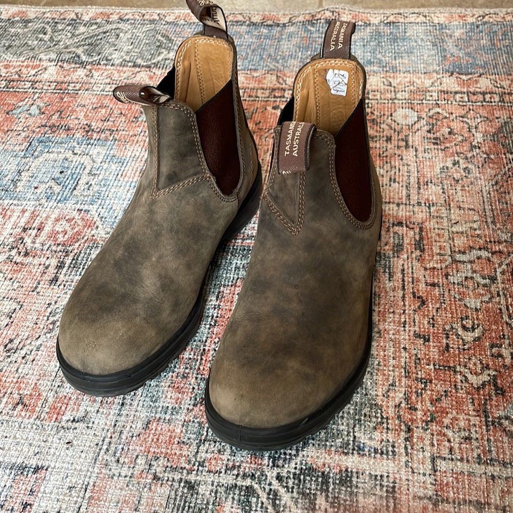 Women’s Blundstones ~ US 9 1/2 (6 1/2 AUS). They Ffit more like an 8 1/2.